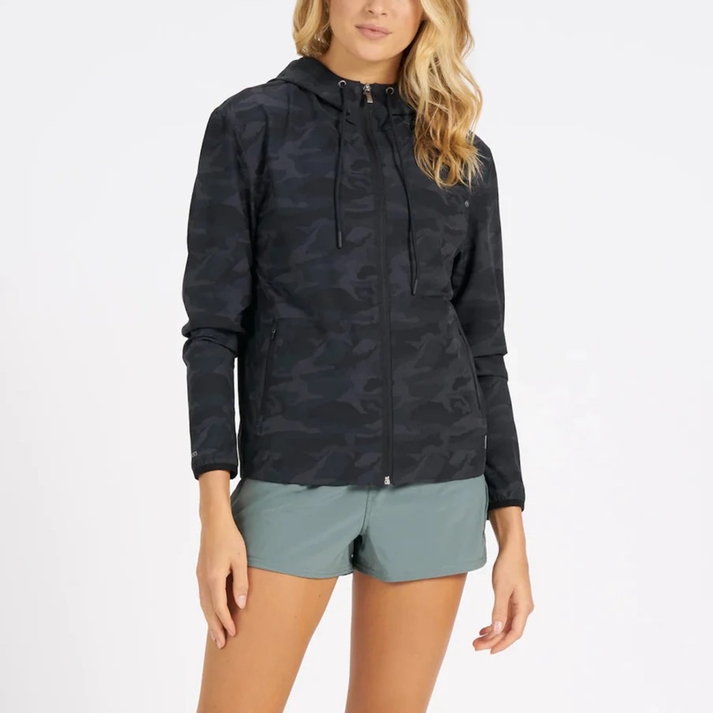 Vuori Outdoor Trainer Shell in Black Camo